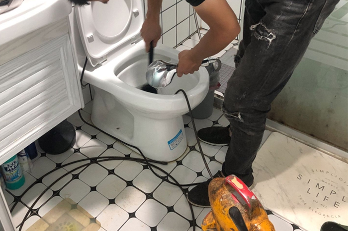 云浮马桶堵塞自己疏通还是找师傅?专业上门服务让你省时更省心