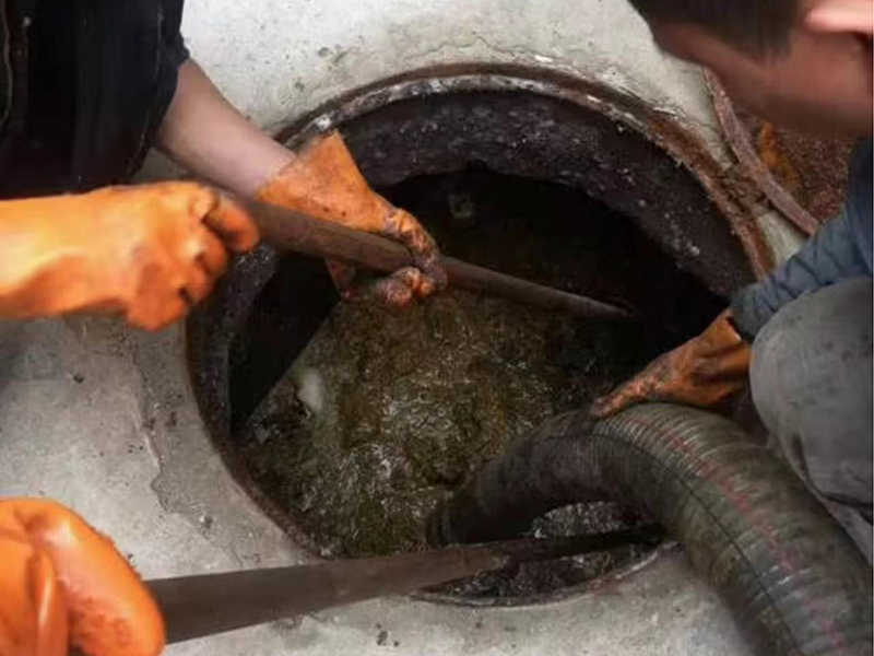 云浮清理化粪池时如何避免沼气的危害?